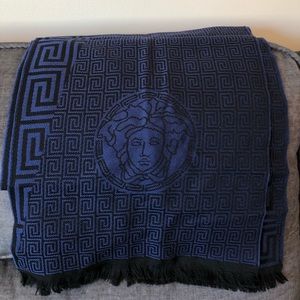🔹Versace scarf 🔹